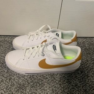 NWOT Nike Court Legacy Next Nature